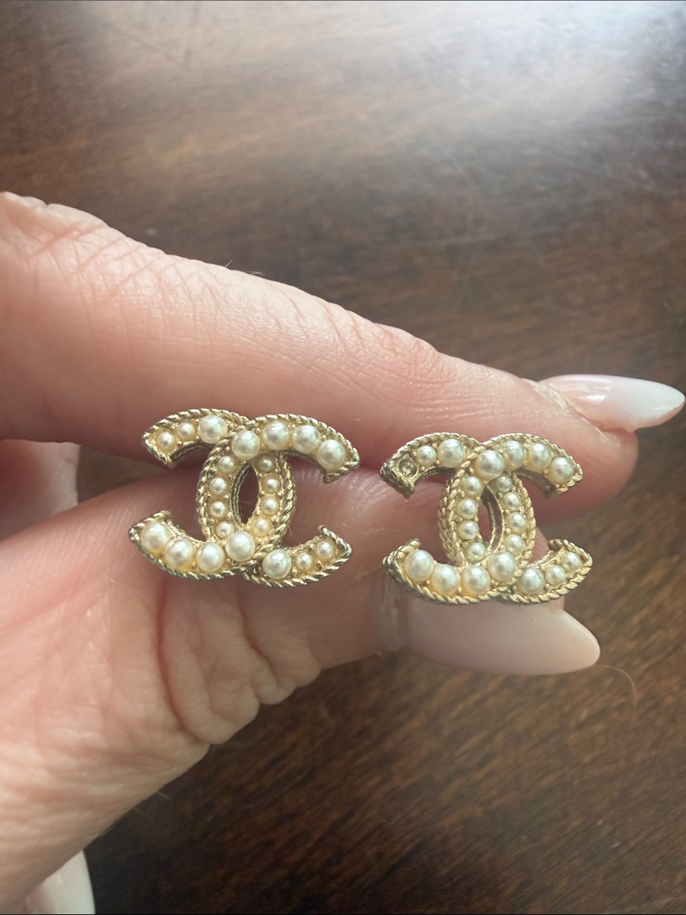CC earrings pearl and gold